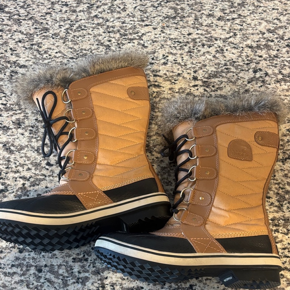 Sorel Tan and Black Winter Boots with Fur Trim